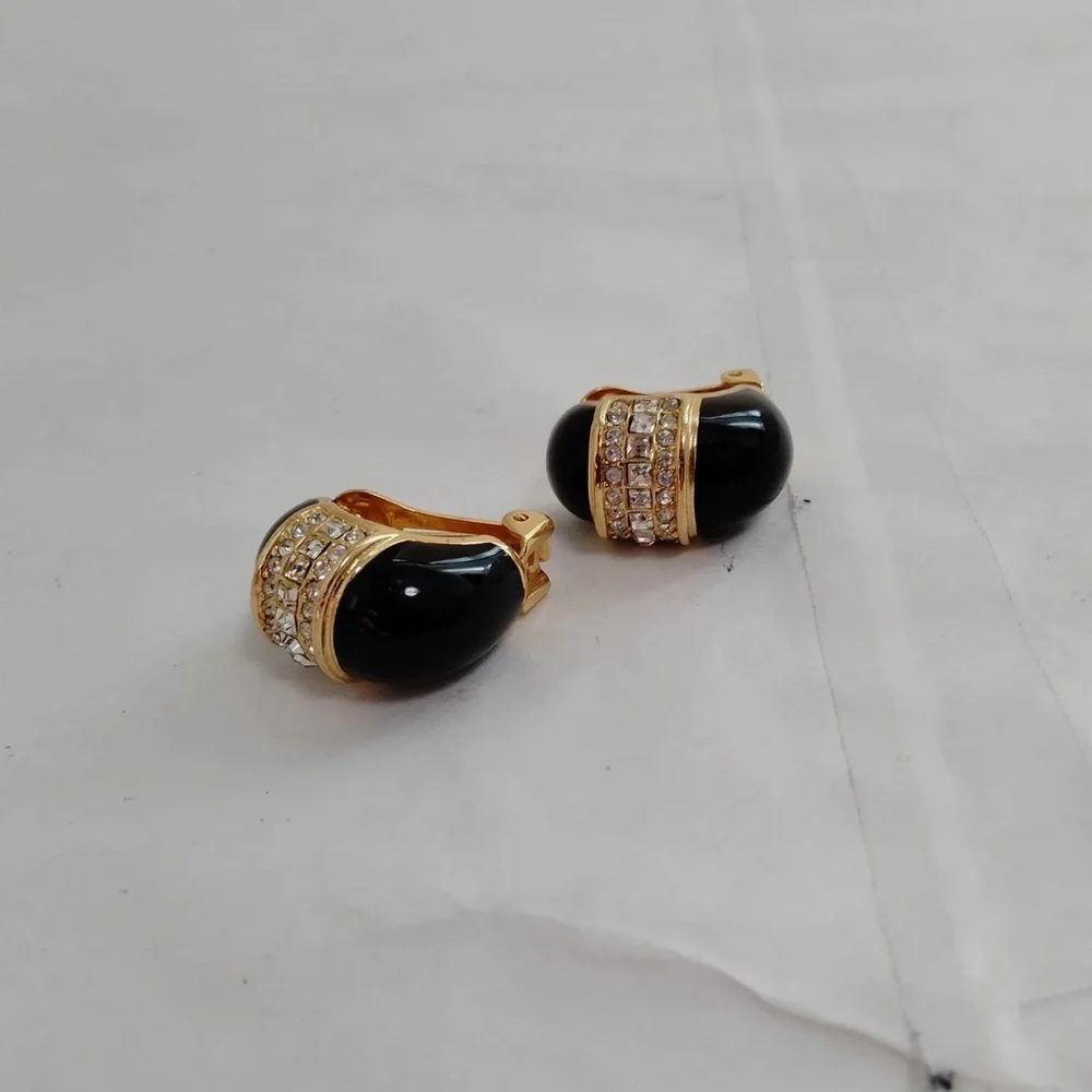 Authentic vintage Christian Dior Elegant Black and Gold Earrings clip on - Picture 1 of 2
